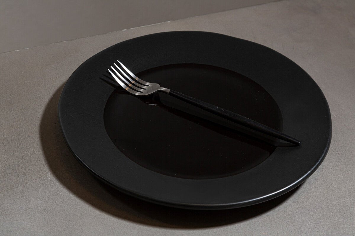 Avie 16 Piece Matte Silver And Black Cutlery Set - Joe’s Haven