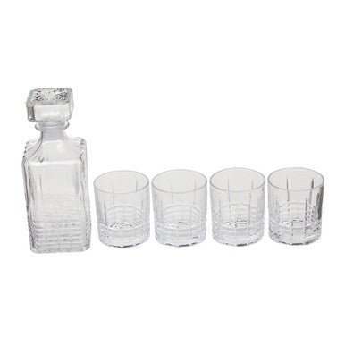 Dayla Ribbed Pattern Decanter With Four Glasses - Joe’s Haven