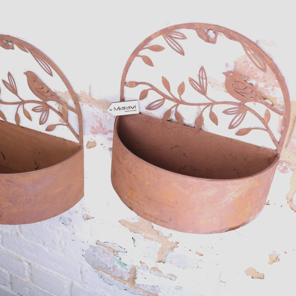 Tanu Wall Mounted Metal Planter Set Rusted Finish - Joe’s Haven
