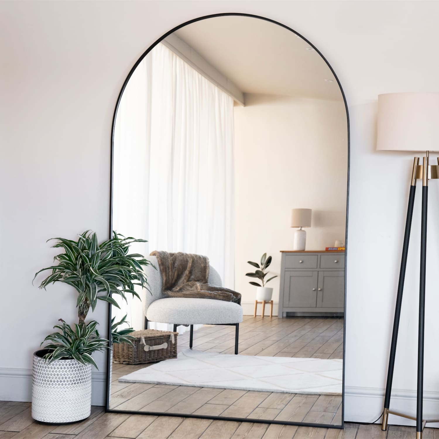 Akiko - Full Length Black Metal Arched Mirror - 180cm x 105cm. - Joe’s Haven
