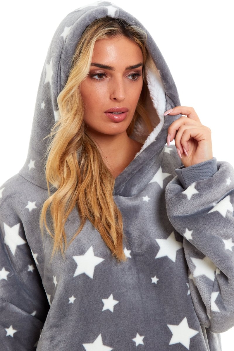 OLIVIA ROCCO Oversized Hooded Blanket Reversible Sherpa Fleece Grey Stars Easy Care - Joe’s Haven