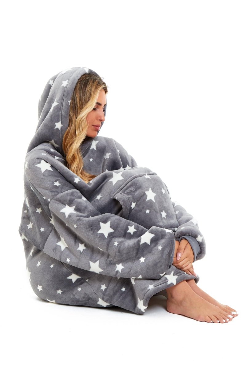 OLIVIA ROCCO Oversized Hooded Blanket Reversible Sherpa Fleece Grey Stars Easy Care - Joe’s Haven