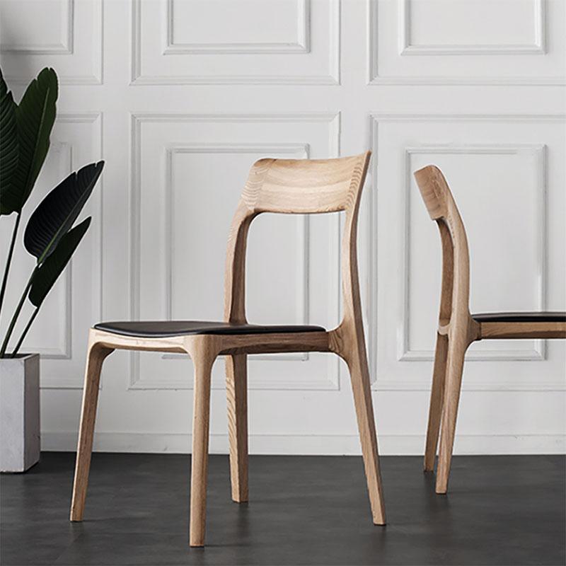 A Set Of 2 Hans CH3 Dining Chairs, Dark Oak, Light Oak - Joe’s Haven