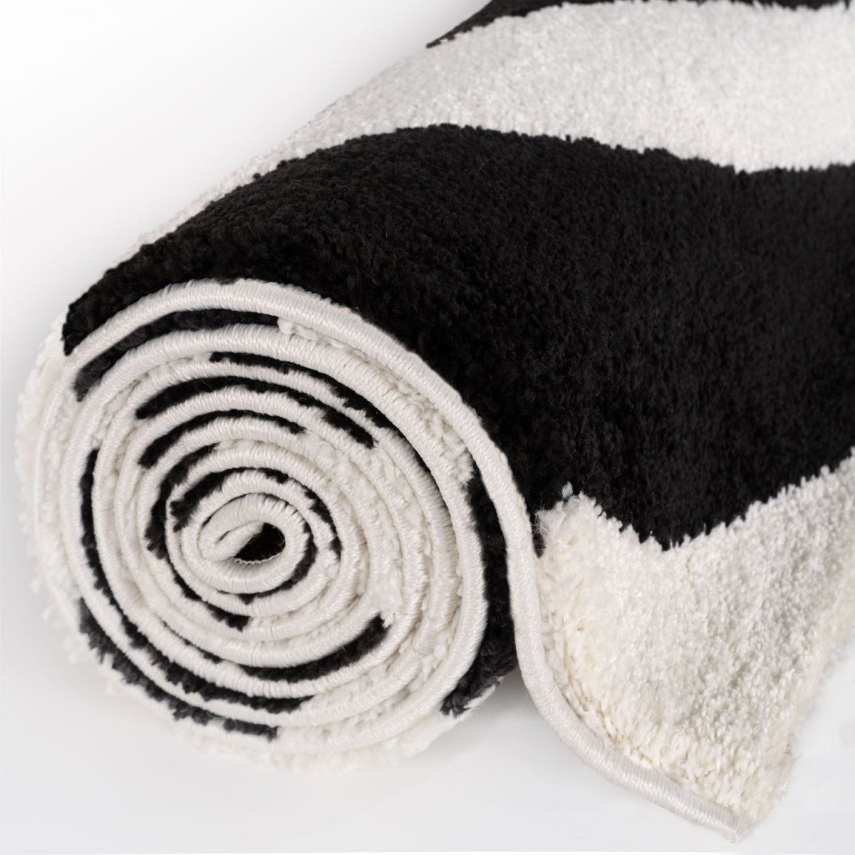 Joli Wave Black & White Rug - Joe’s Haven