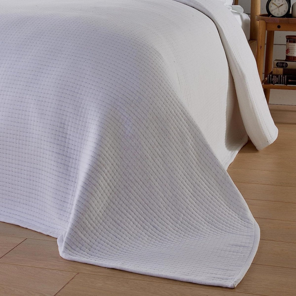 OLIVIA ROCCO Hotel Collection Quilted Bedspread 240x260 cm White and Grey 100% Sustainable Cotton Super Soft Easy - Care Home Essential - Joe’s Haven