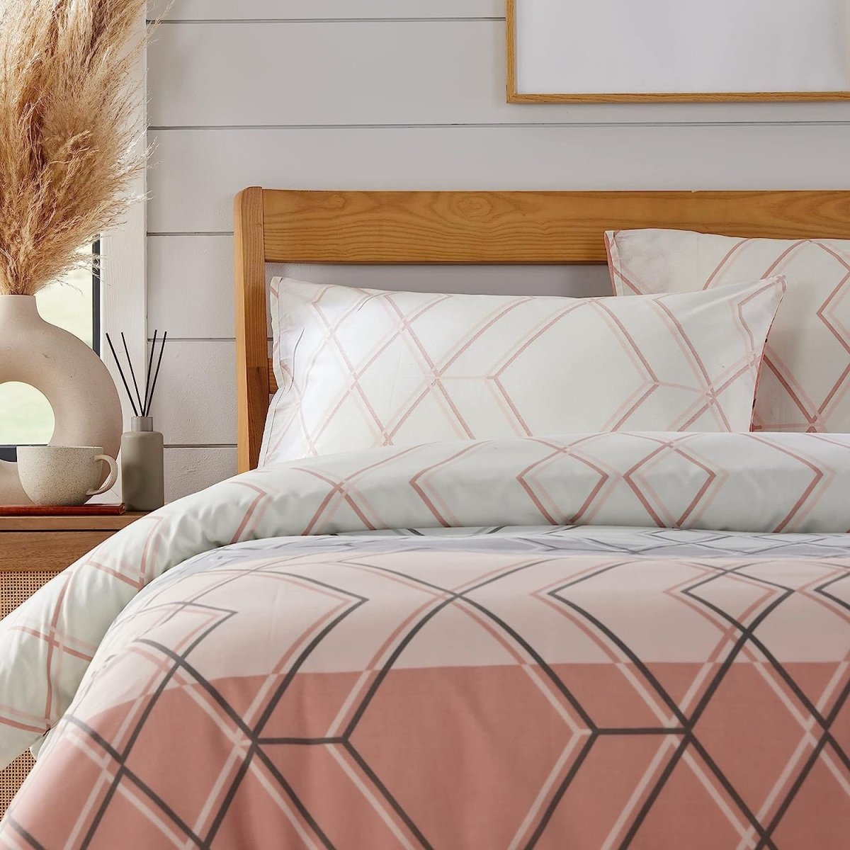 OLIVIA ROCCO Havanna Geo Reversible Luxury Cotton Blend Duvet Cover Set With Pillowcases - Joe’s Haven