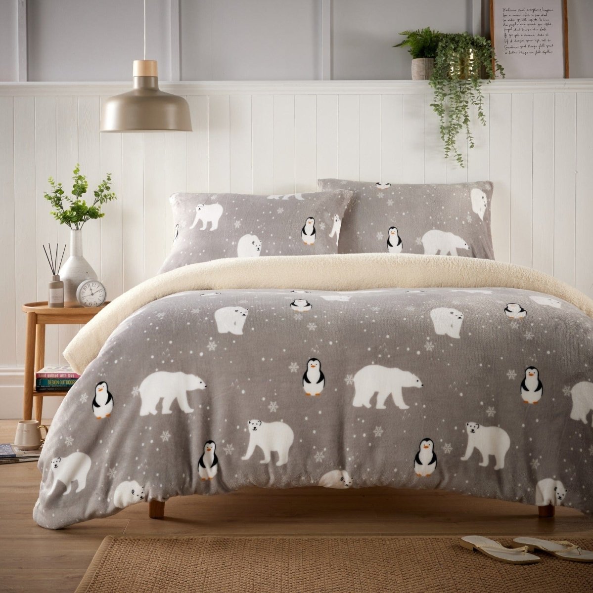 OLIVIA ROCCO Polar Bear And Penguin Teddy Fleece Duvet Set With Reversible Sherpa Fur - Joe’s Haven