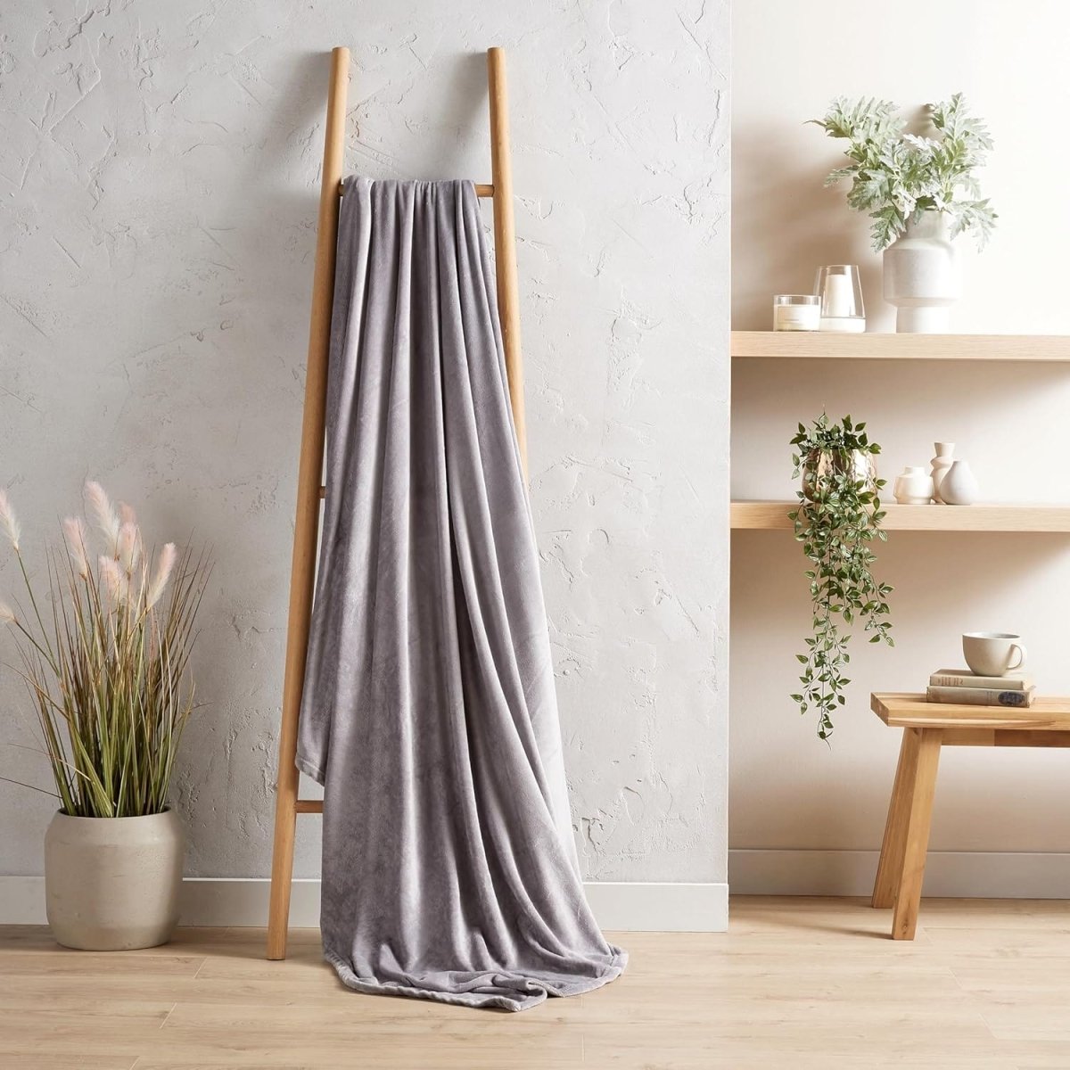 OLIVIA ROCCO Flannel Ultra Soft Fleece Throw Blanket Lightweight All Season For Bed Sofa - Joe’s Haven