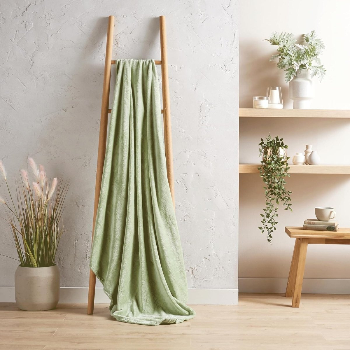 OLIVIA ROCCO Flannel Ultra Soft Fleece Throw Blanket Lightweight All Season For Bed Sofa - Joe’s Haven