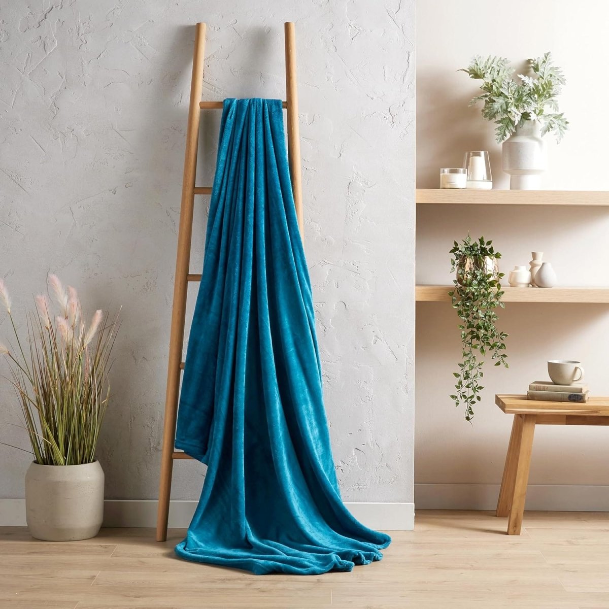 OLIVIA ROCCO Flannel Ultra Soft Fleece Throw Blanket Lightweight All Season For Bed Sofa - Joe’s Haven