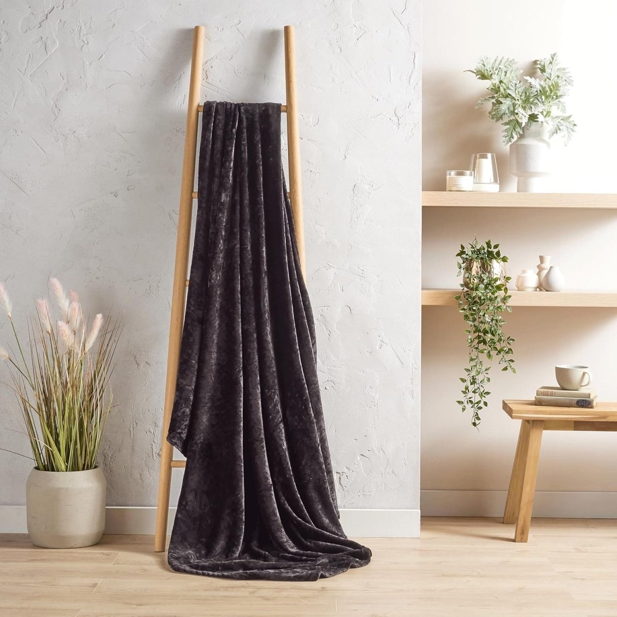 OLIVIA ROCCO Flannel Ultra Soft Fleece Throw Blanket Lightweight All Season For Bed Sofa - Joe’s Haven
