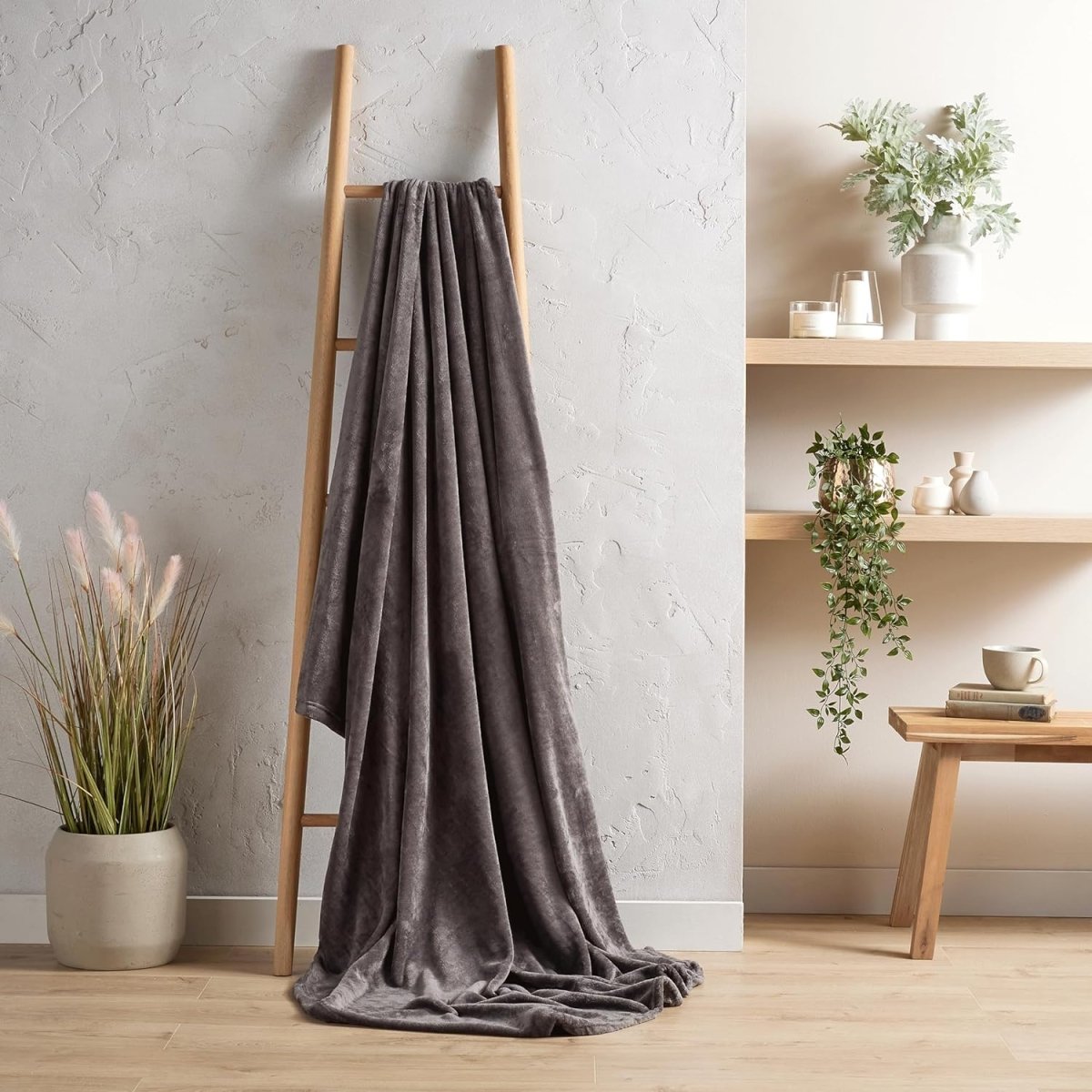 OLIVIA ROCCO Flannel Ultra Soft Fleece Throw Blanket Lightweight All Season For Bed Sofa - Joe’s Haven