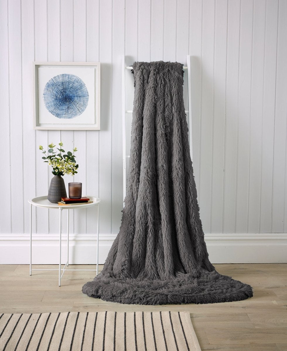 OLIVIA ROCCO Oversized Chunky Soft Fleece Blanket Fluffy Faux Fur Throw For Sofa And Bed - Joe’s Haven