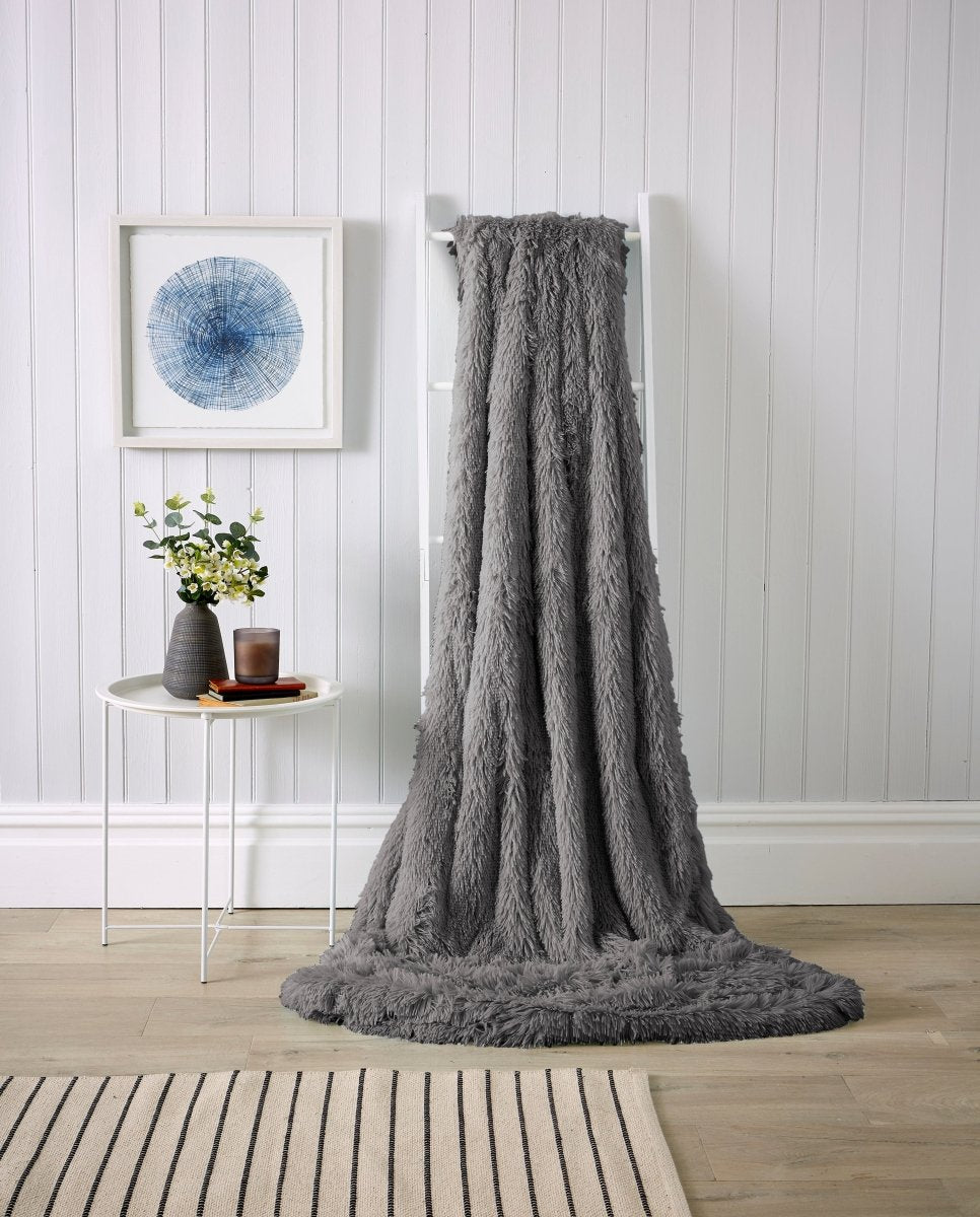 OLIVIA ROCCO Oversized Chunky Soft Fleece Blanket Fluffy Faux Fur Throw For Sofa And Bed - Joe’s Haven