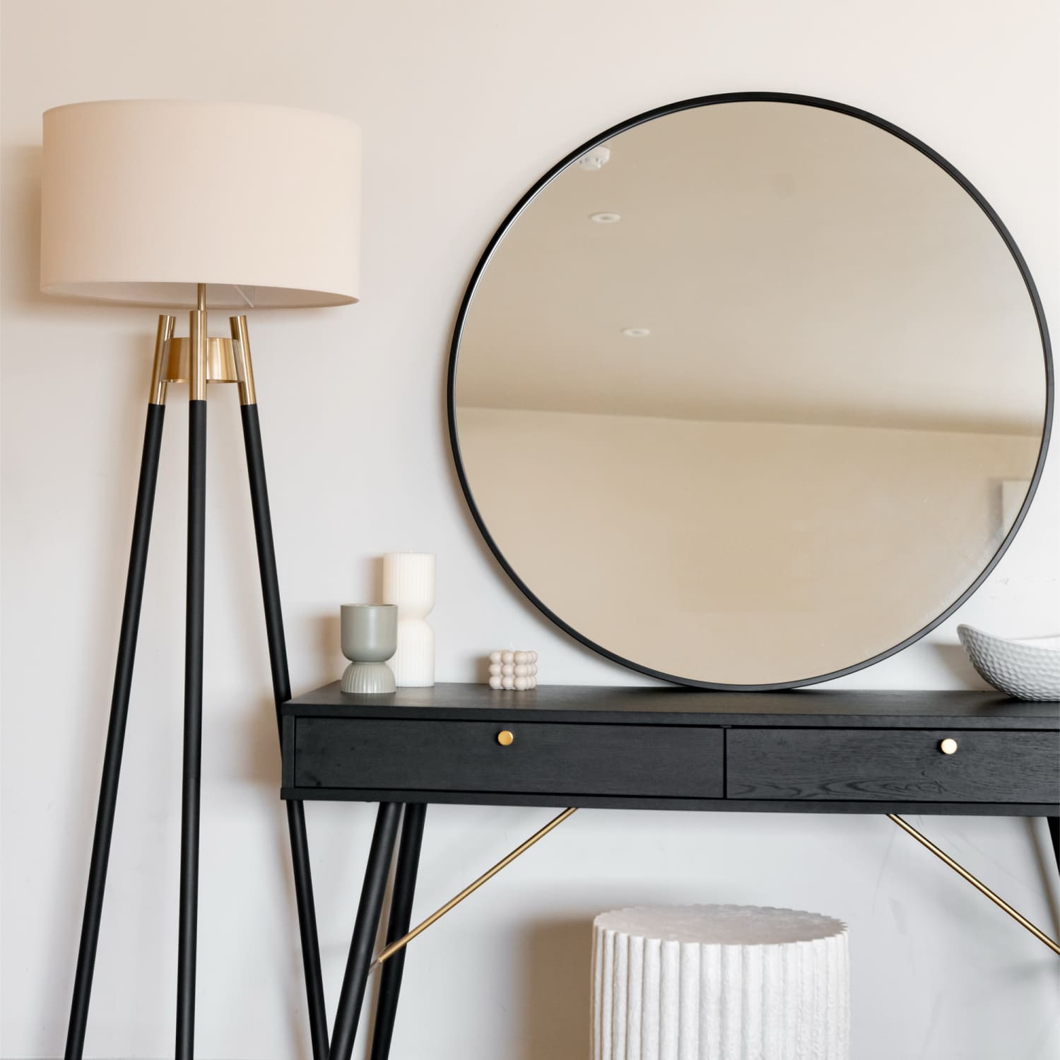 Rei - Large Round Black Metal Circle Mirror - 90cm x 90cm - Joe’s Haven