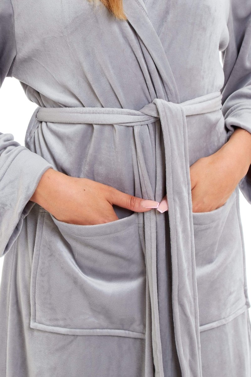 Women's Luxurious Velour Hooded Bathrobe - Joe’s Haven