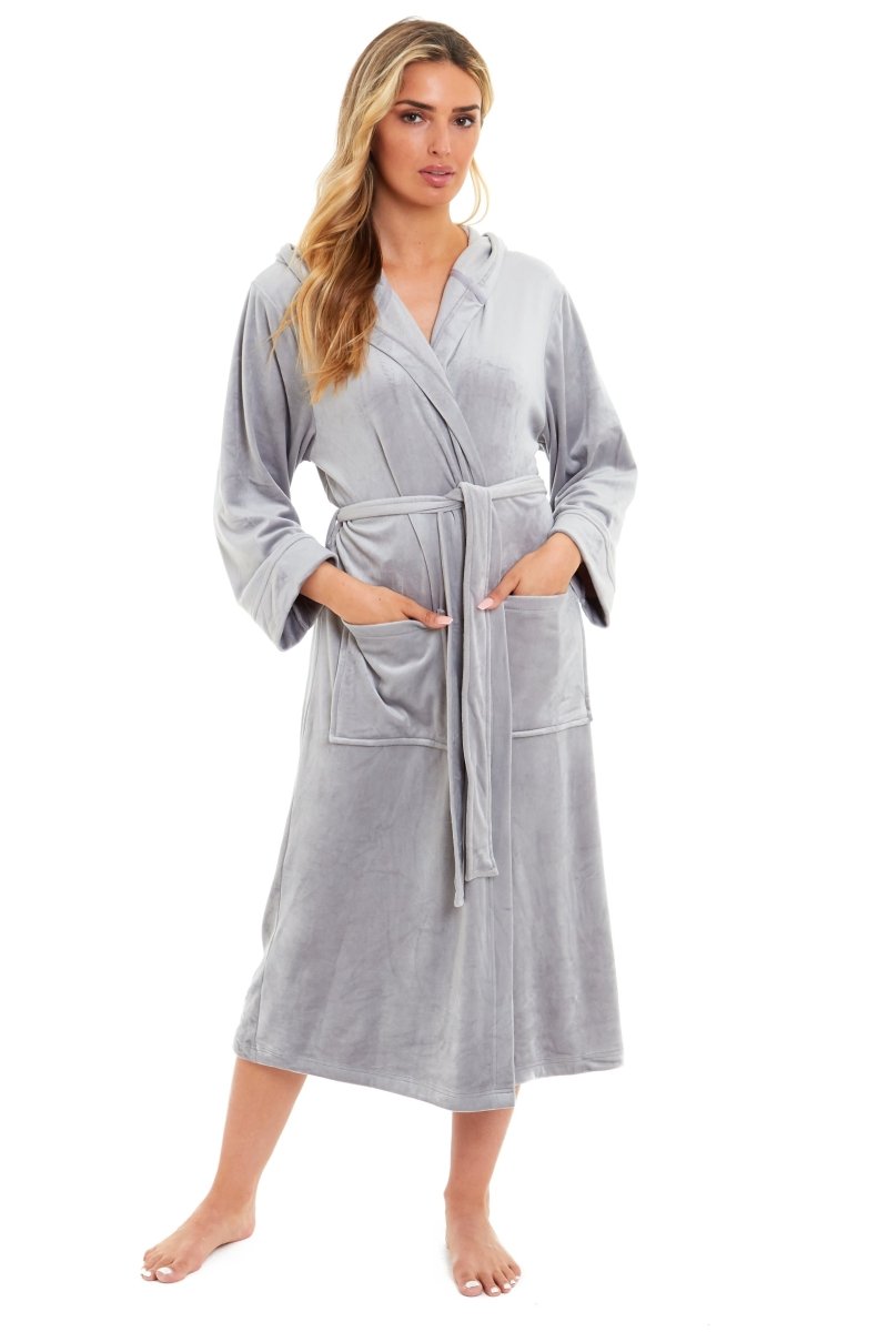 Women's Luxurious Velour Hooded Bathrobe - Joe’s Haven