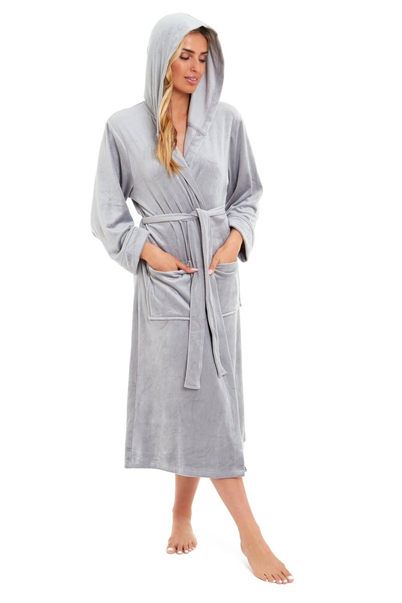 Women's Luxurious Velour Hooded Bathrobe - Joe’s Haven